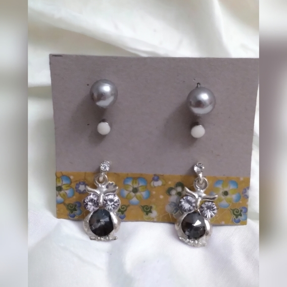💥3/$12 Rhinestone Owl Earring Set - Picture 2 of 8